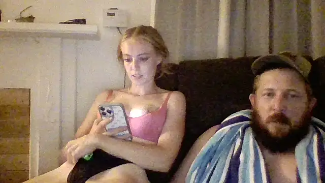 littilebutcute Show in webcam