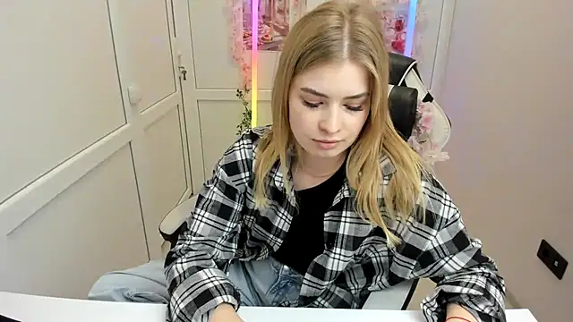 BrielleStorm Live XXX-Chat