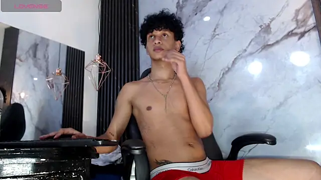 Chat XXX en directo de BlakeSttone