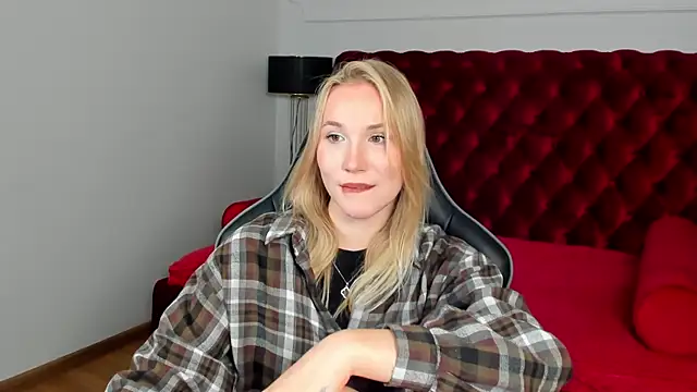 Chat +18 de ElaraVoltage ao vivo