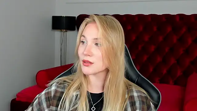 ElaraVoltage's Live XXX Chat