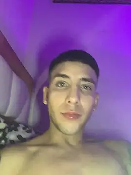 PapiLucca élő XXX-chatje