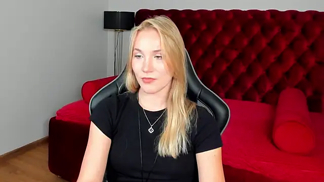 Chat +18 de ElaraVoltage ao vivo