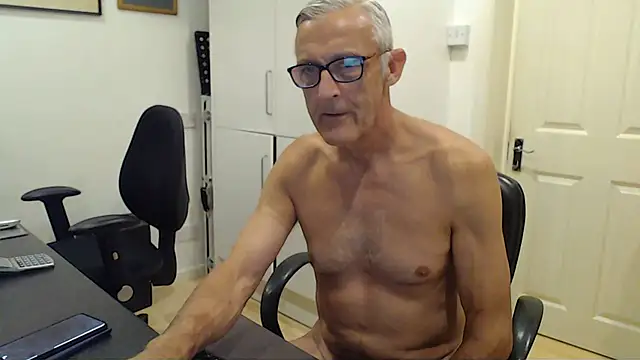 nakedcarpenteruk Live XXX Chat