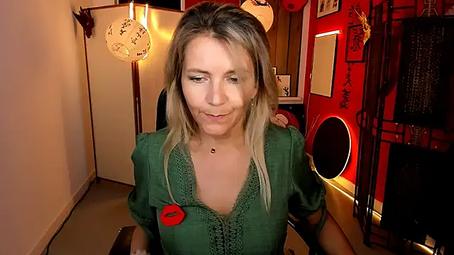 Chat +18 de NicoleHitman ao vivo