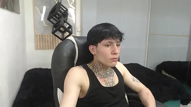 Cry_thereal élő XXX-chatje