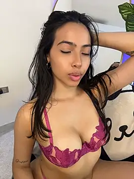 _Emily_Thompson_ Adlı Modelin Canlı XXX Sohbeti