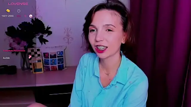 Chatroom XXX en direct de KindHazelHere_