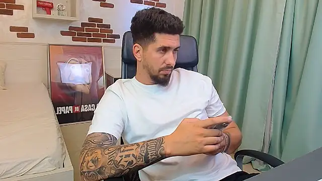Chat XXX en directo de LoganStroud