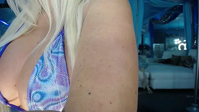 ADRIANNA_FOX XXX чат на живо