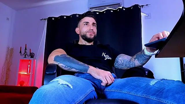 MightyAaron66 Adlı Modelin Canlı XXX Sohbeti