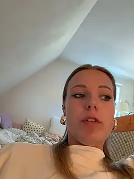 SophiaWestend XXX чат на живо