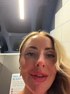 EmaSalis live XXX chat