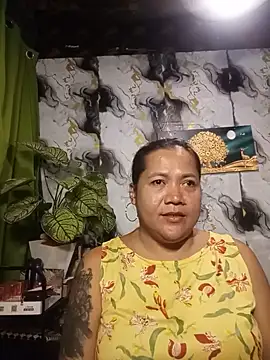 TabooSHOWgirl18 élő XXX-chatje