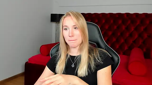 Chat +18 de ElaraVoltage ao vivo