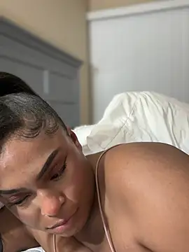 CandyLuxxxx Chat XXX live