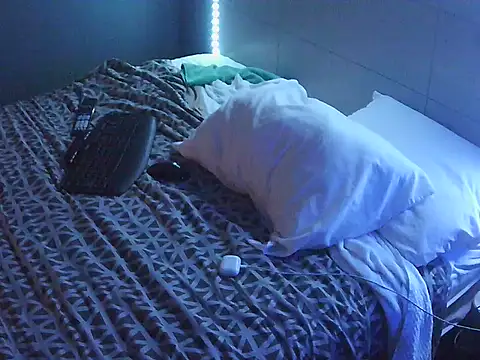 CloudyCock9 élő XXX-chatje
