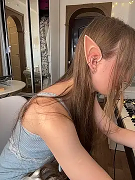 Онлайн чат XXX Strawberry_Senpai