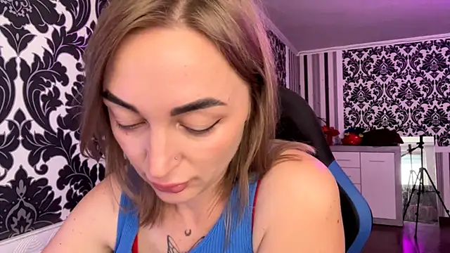 Vellora_'s Live XXX Chat