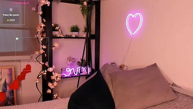 CoralHollow's Live XXX Chat