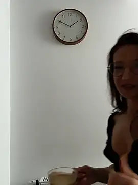 Chat +18 de TheaMalekoo ao vivo