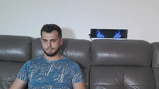 CrazyDom1 Adlı Modelin Canlı XXX Sohbeti
