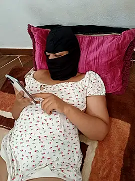 Mahira-22's Live XXX Chat