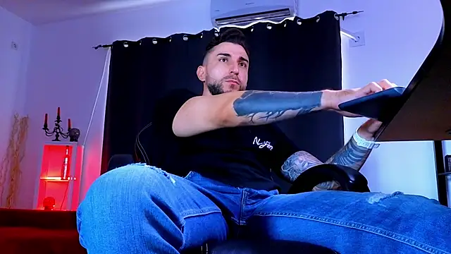 MightyAaron66 – Naživo XXX chat