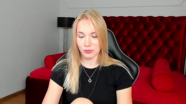 ElaraVoltage's Live XXX Chat