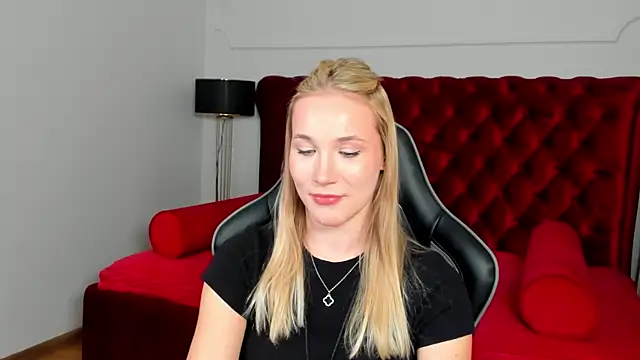 ElaraVoltage's Live XXX Chat