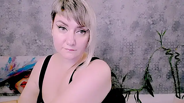 Djullia XXX чат на живо