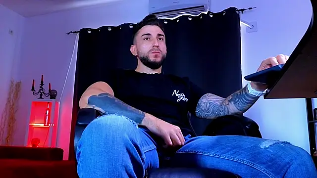 MightyAaron66 Live XXX-chat