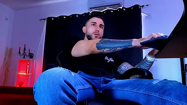MightyAaron66 Chat XXX in diretta