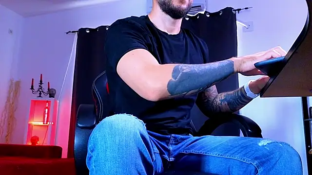 Онлайн чат XXX MightyAaron66