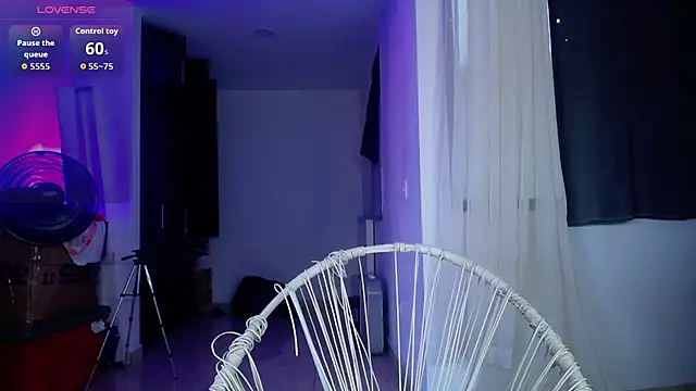 Leslie_Bussh_ Adlı Modelin Canlı XXX Sohbeti