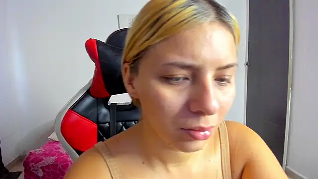 lana-rosse Adlı Modelin Canlı XXX Sohbeti
