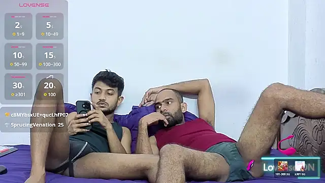 Chat XXX en directo de DesiDaddyandSon