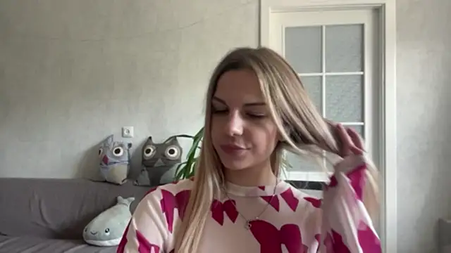 LaraineDomebo's Live XXX Chat