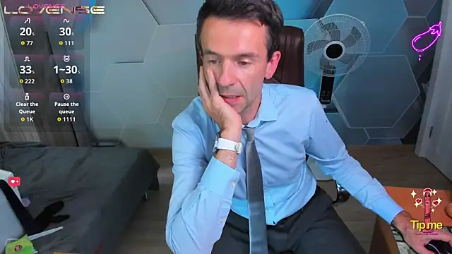 SteveTiger live XXX chat