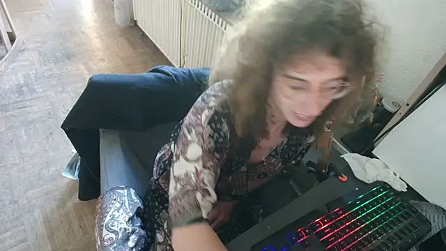 Prxscillia_Tx Adlı Modelin Canlı XXX Sohbeti
