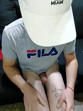 Agusss_2000 现场XXX聊天
