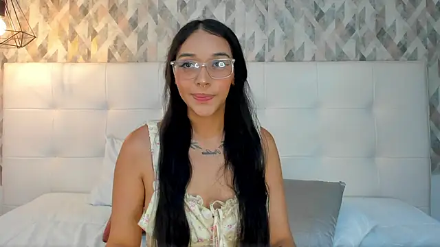 Roseaurora live XXX chat