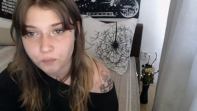 AlienforTwenty's Live XXX Chat