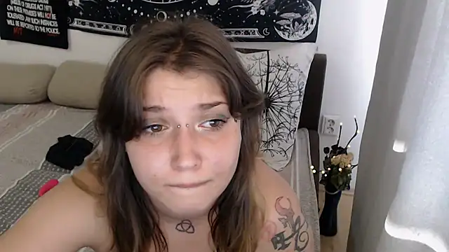 AlienforTwenty Chat XXX live