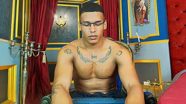 Онлайн чат XXX NicolasStonee
