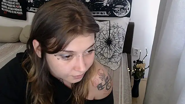 AlienforTwenty Chat XXX live