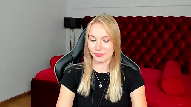 Chat +18 de ElaraVoltage ao vivo