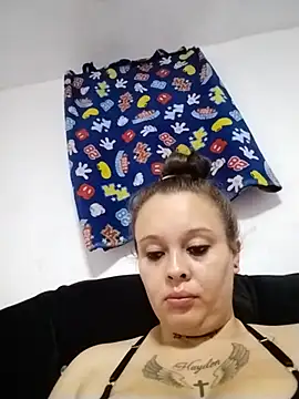 צ'אט XXX בשידור חי של patty_squirt_