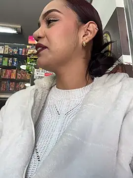 Sara-77 Adlı Modelin Canlı XXX Sohbeti
