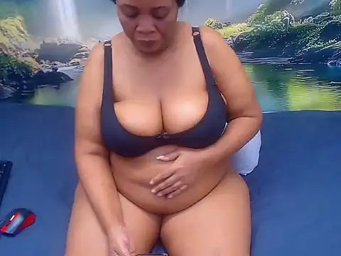 BLACKMILF4U Adlı Modelin Canlı XXX Sohbeti